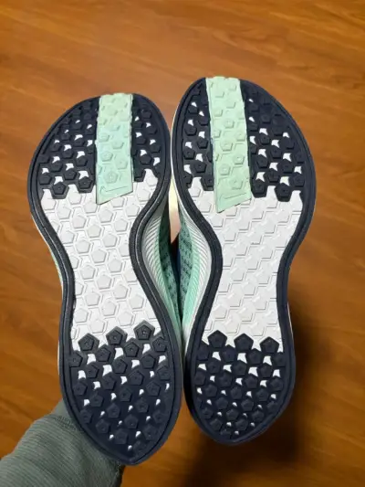 Zapatillas Nike ZoomX verdes para correr - miniatura 2