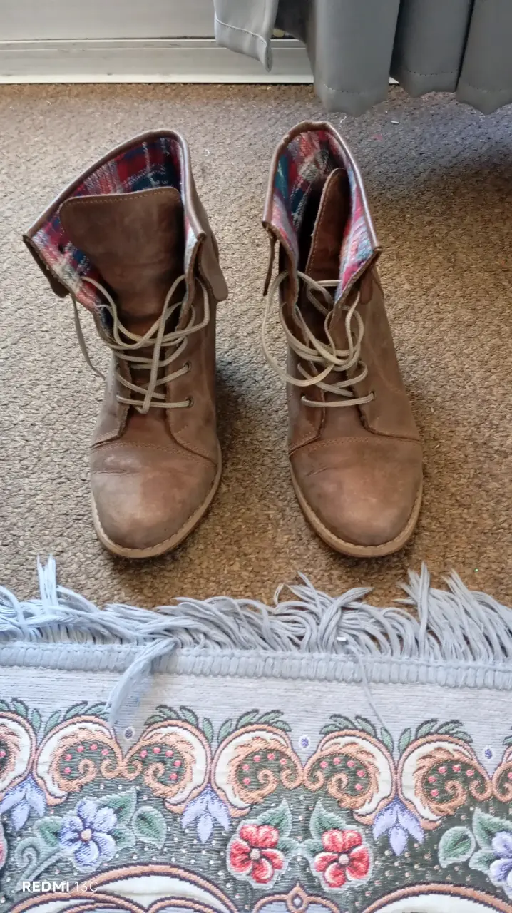 Botines de cuero marrón con forro a cuadros - 3
