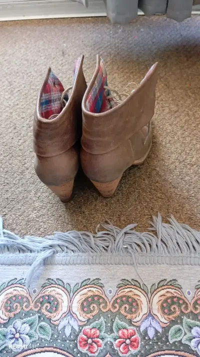 Botines de cuero marrón con forro a cuadros - miniatura 5