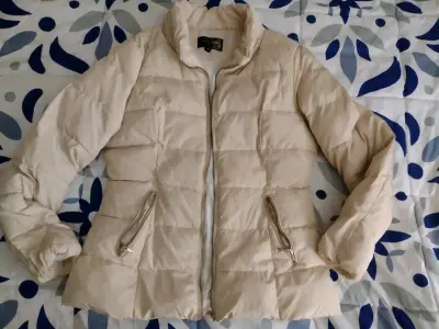 Chaqueta acolchada beige para mujer - miniatura 5