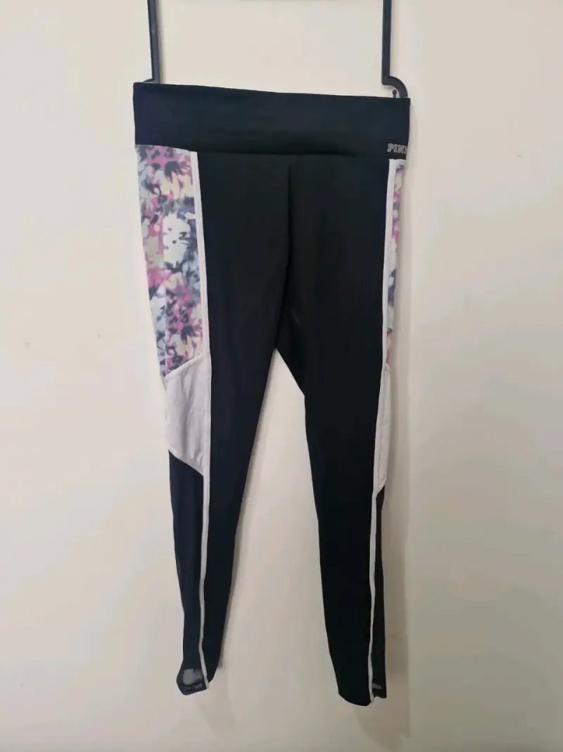 Leggings deportivos PINK con estampado floral - 1