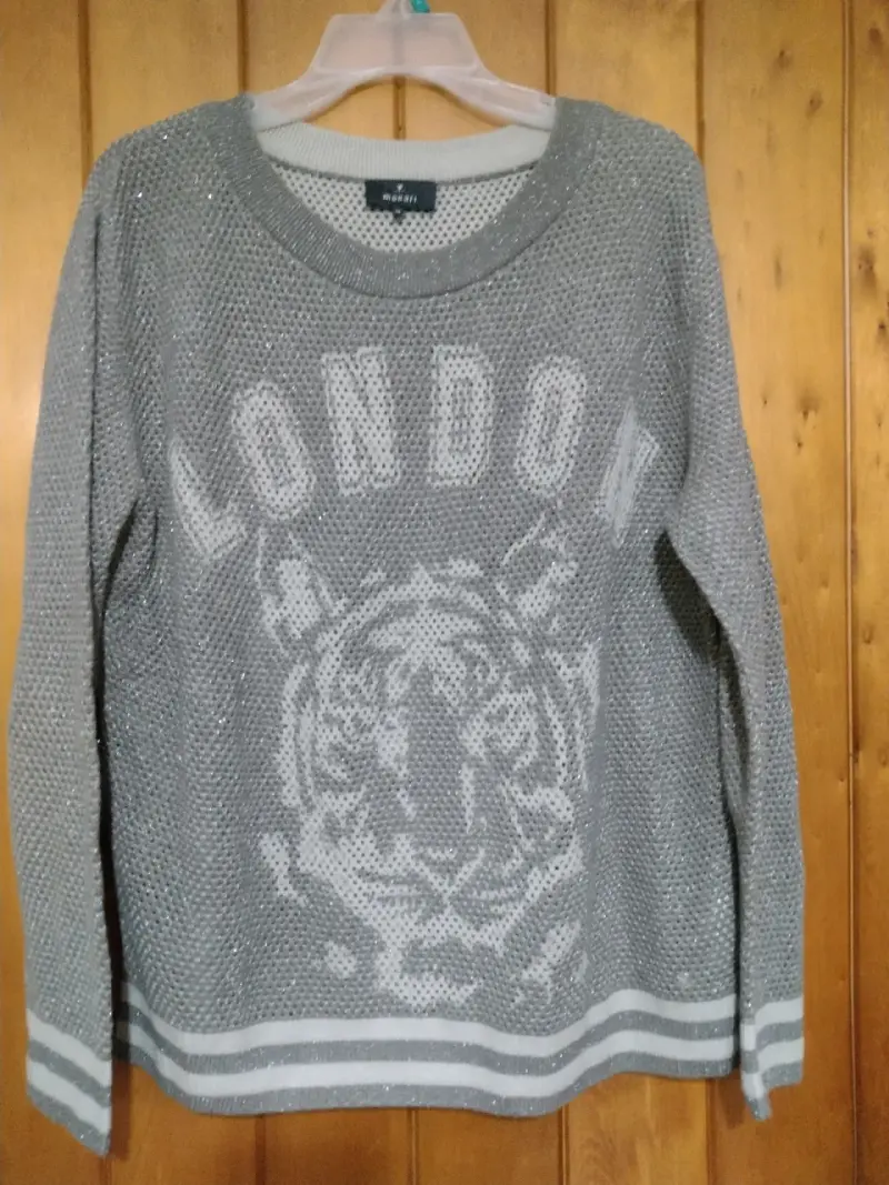 Suéter gris con diseño de tigre y texto 'London'
