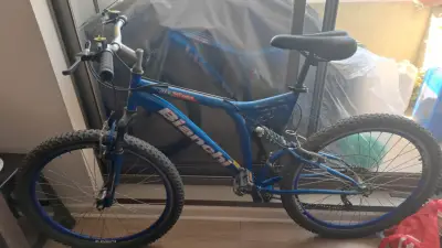 Bicicleta Bianchi azul con neumáticos gruesos - miniatura 4
