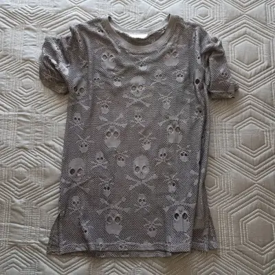 Polera calada con diseño de calaveras marca BANNED - miniatura 1