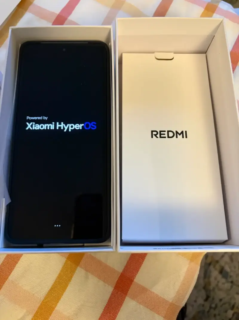 Smartphone Redmi Note 15 5G con audífonos Redmi Buds 6 Play - 3