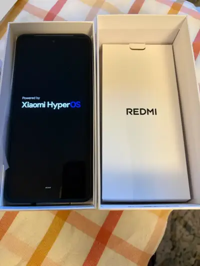 Smartphone Redmi Note 15 5G con audífonos Redmi Buds 6 Play - miniatura 3