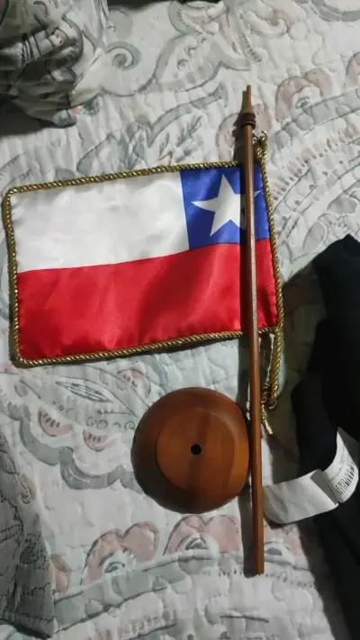 Bandera de escritorio de Chile con base de madera - miniatura 5