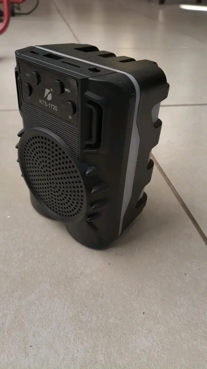 Parlante portátil KTS-1720 con Bluetooth - 2