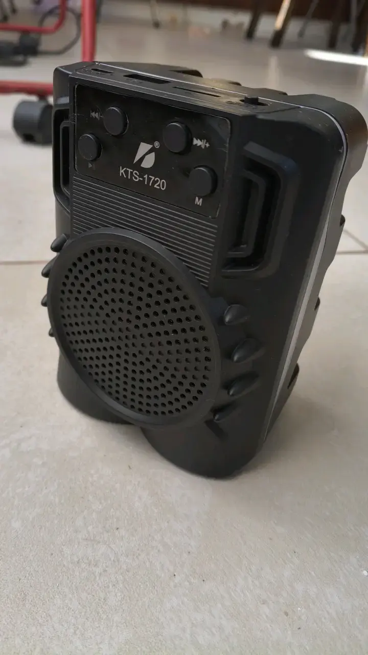 Parlante portátil KTS-1720 con Bluetooth - 4
