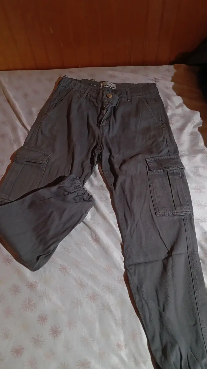 Jeans  Sybilla tipo  cargo, color plomo talla 38
