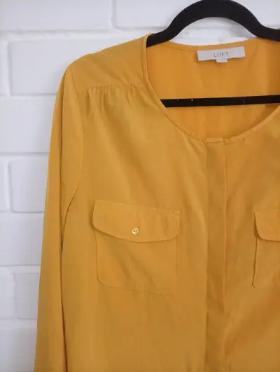 Blusa amarilla de mujer marca Loft - miniatura 2