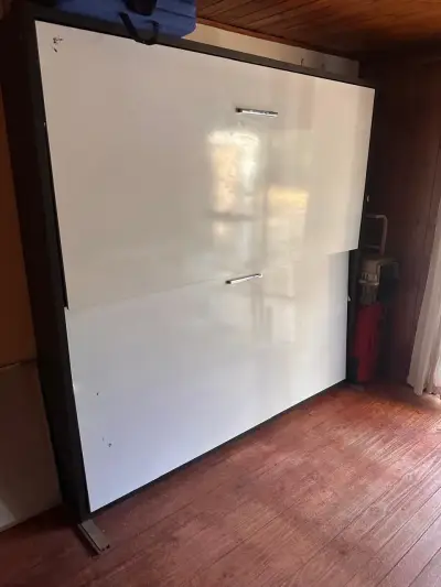 Cama abatible de pared blanca - miniatura 1