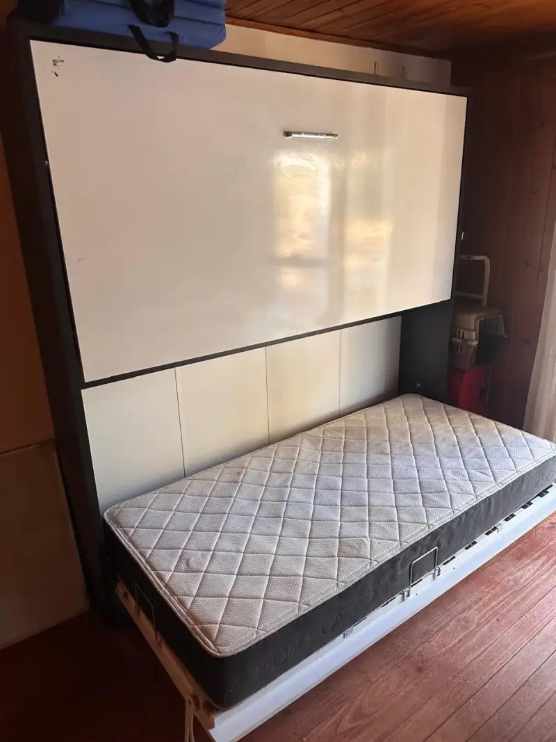 Cama abatible de pared blanca - 2