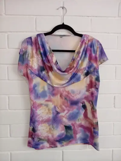 Blusa estampada de colores vivos - miniatura 1