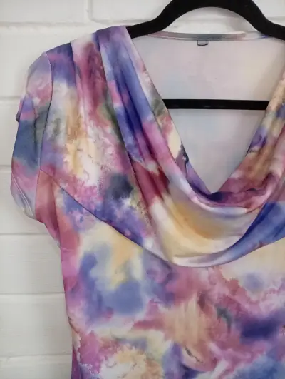 Blusa estampada de colores vivos - miniatura 2