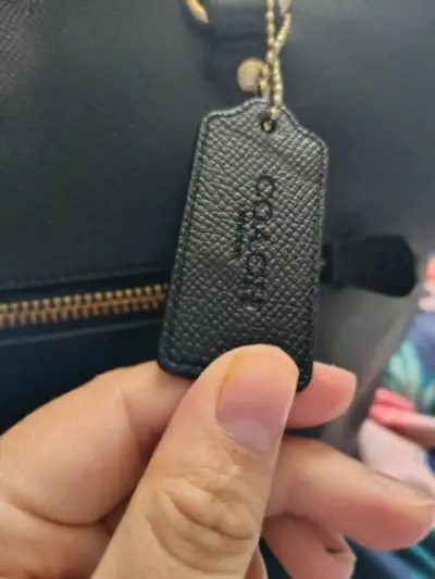 Bolso de cuero negro Coach con cierre dorado - miniatura 4