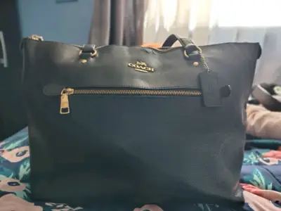 Bolso de cuero negro Coach con cierre dorado - miniatura 5