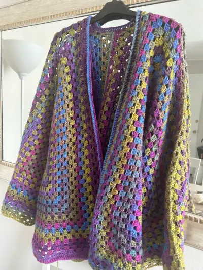 Cardigan tejido a crochet multicolor - miniatura 2