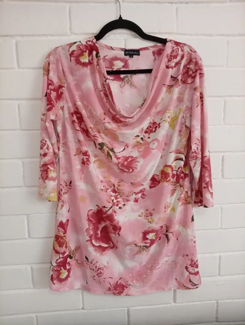 Vestido floral rosa de manga larga