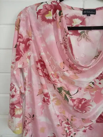 Vestido floral rosa de manga larga - miniatura 2