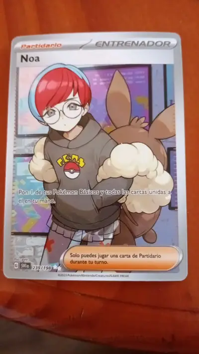 Carta Pokémon Entrenador Noa - miniatura 1