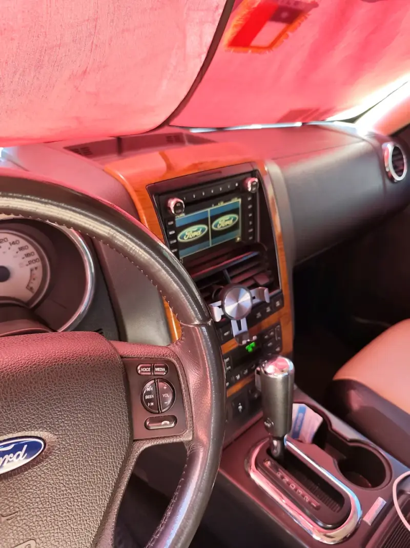 Ford Explorer Eddie Bauer 2010 - 4