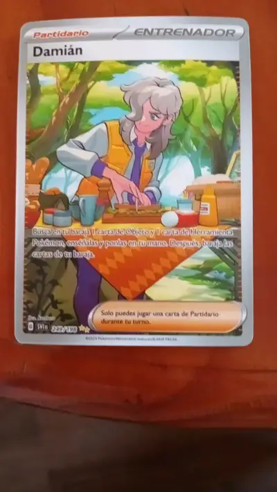 Carta Pokémon Entrenador Damián - miniatura 1