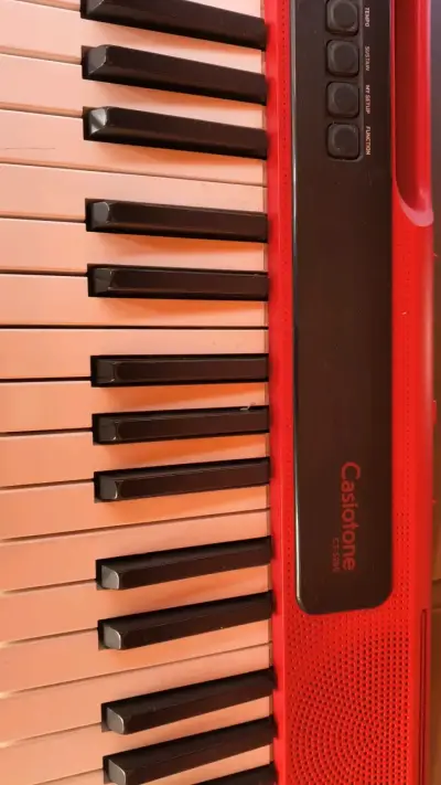 Teclado Casio rojo portátil - miniatura 3