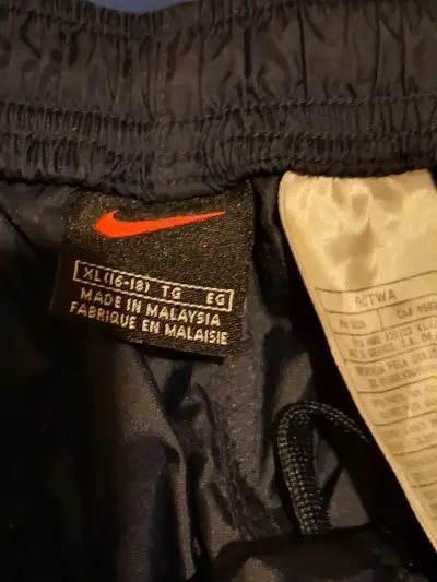 Pantalones deportivos Nike azul marino con franjas - miniatura 2