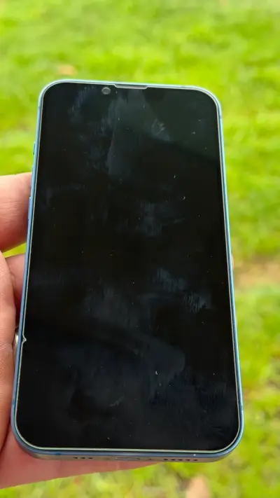 iPhone 13 en buen estado - miniatura 2