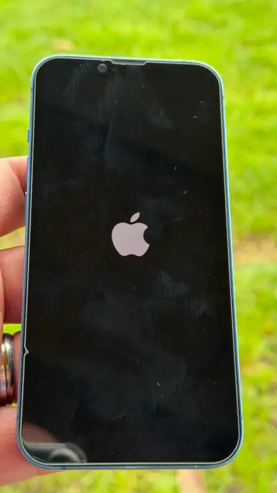 iPhone 13 en buen estado - miniatura 3