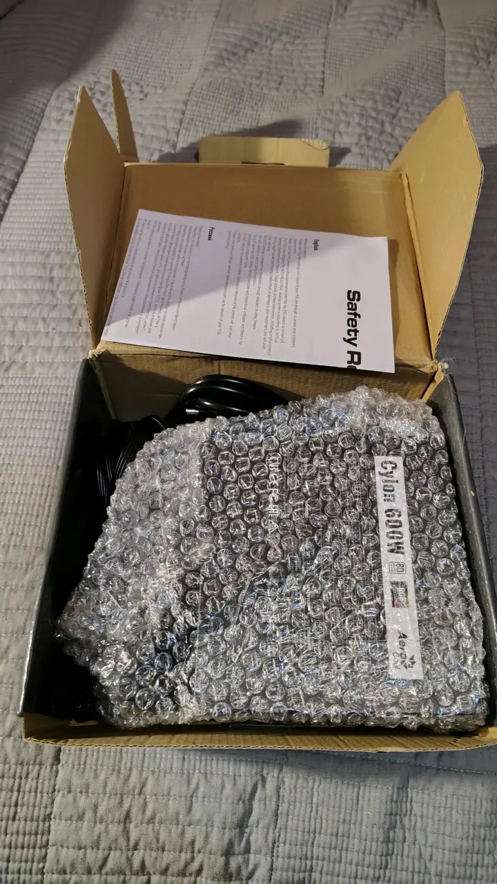 Fuente de poder Aerocool Cylon 600W RGB - 4