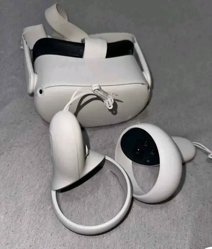 Gafas de realidad virtual con controladores - 1
