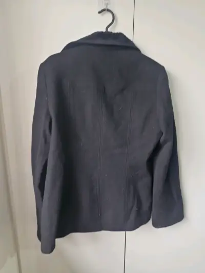 Abrigo negro con forro de piel sintética talla M - miniatura 2