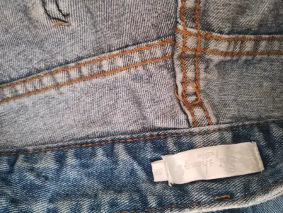 Jeans de mujer con diseño de mariposas - miniatura 3
