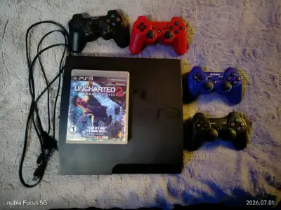Consola PS3 con 4 controles y juego Uncharted 2 - miniatura 1