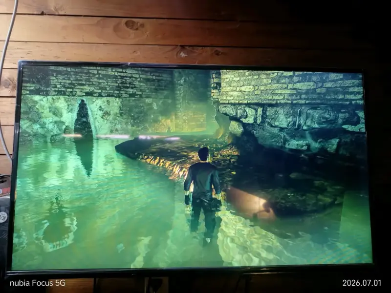 Consola PS3 con 4 controles y juego Uncharted 2 - 3