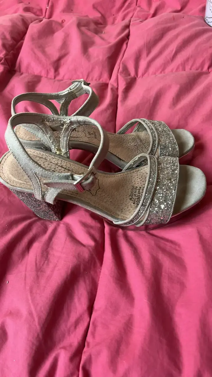 Sandalias de tacón alto con glitter plateado - 3