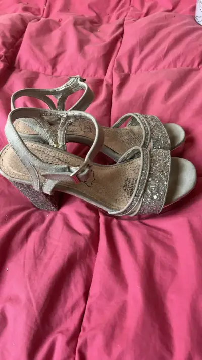 Sandalias de tacón alto con glitter plateado - miniatura 3
