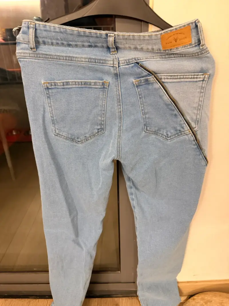 Jeans azul claro con cierre lateral Raindoor - 1