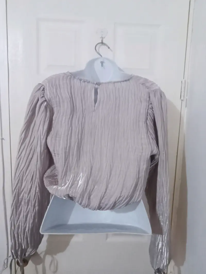 Blusa de mujer plisada gris manga larga - 2