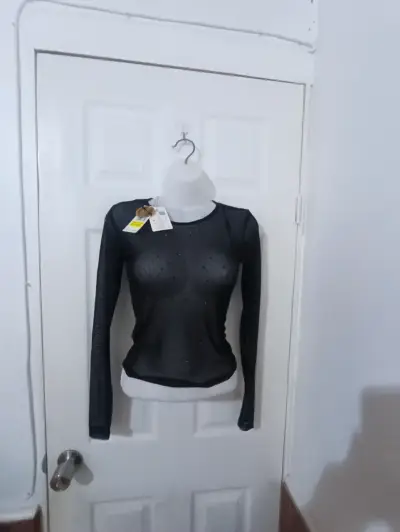Polera negra transparente con detalles brillantes - miniatura 1