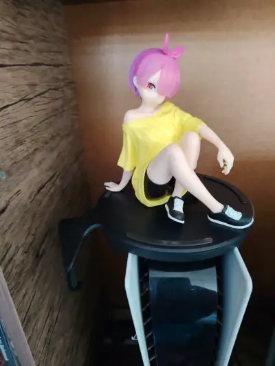Figura de colección anime chica con cabello rosa - miniatura 1