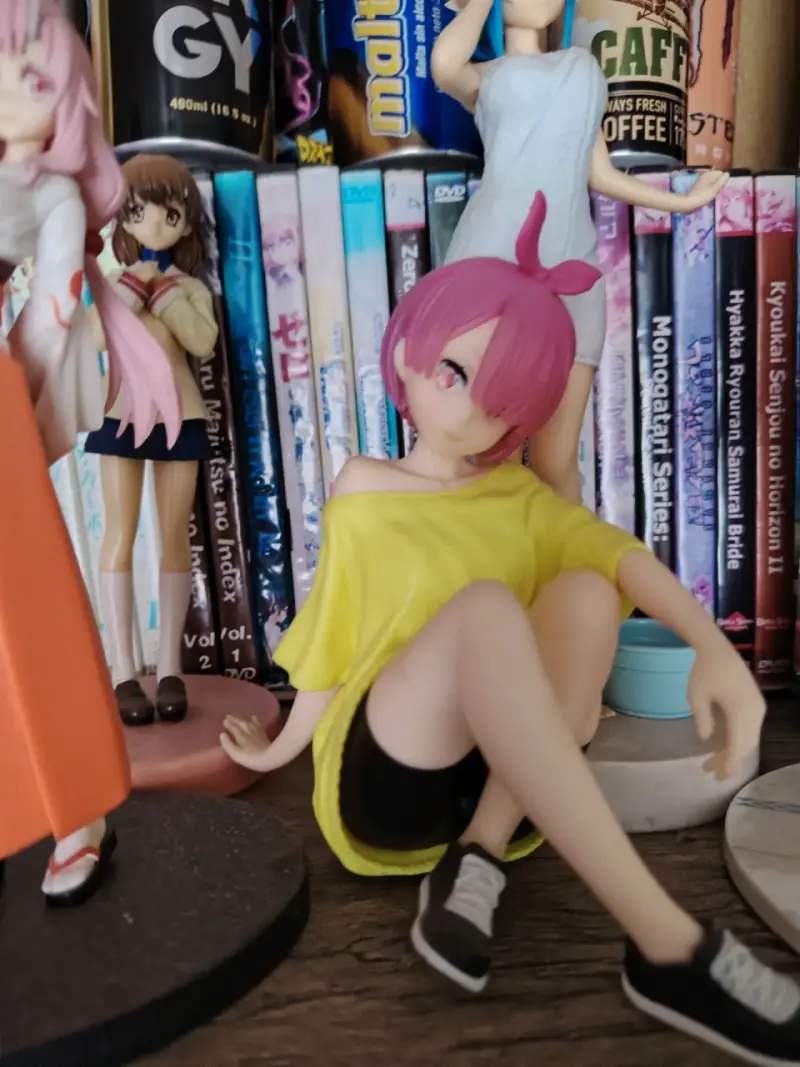 Figura de colección anime chica con cabello rosa - 3