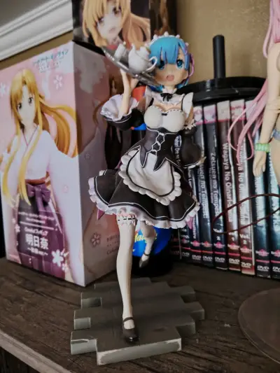 Figura de colección anime chica con cabello rosa - miniatura 4