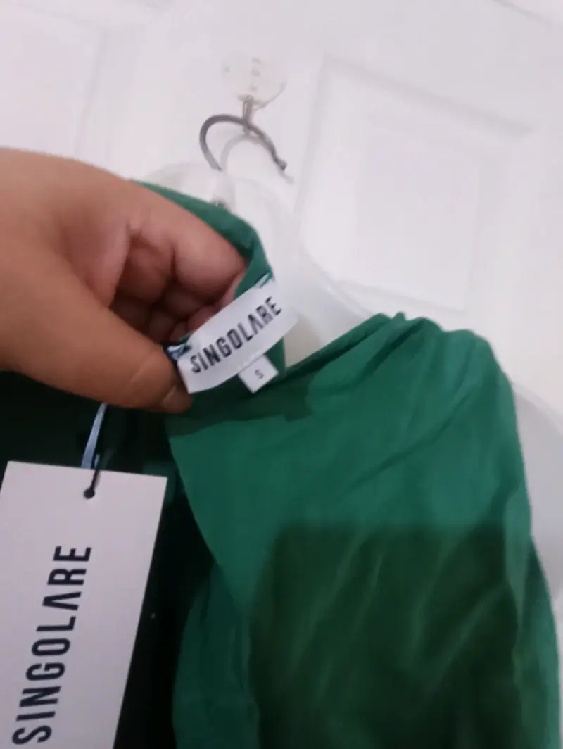 Blusa verde sin mangas para mujer - 3