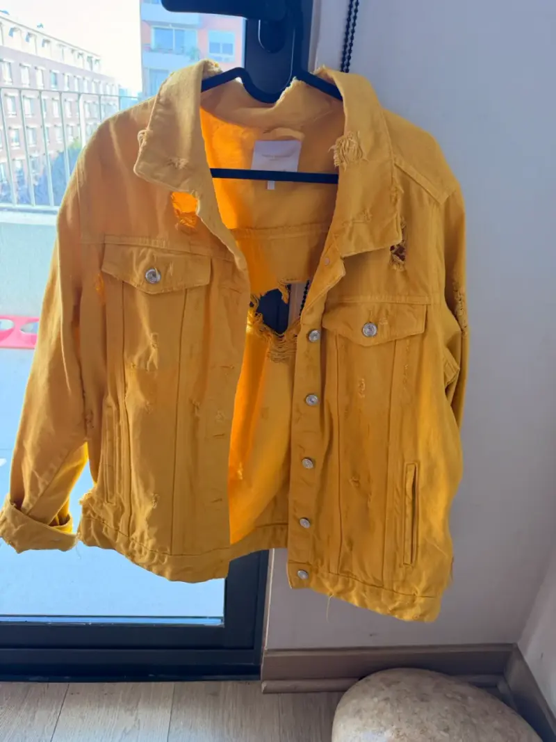 Chaqueta amarilla desgastada - 2