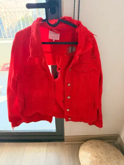Chaqueta de mezclilla roja desgastada - miniatura 1