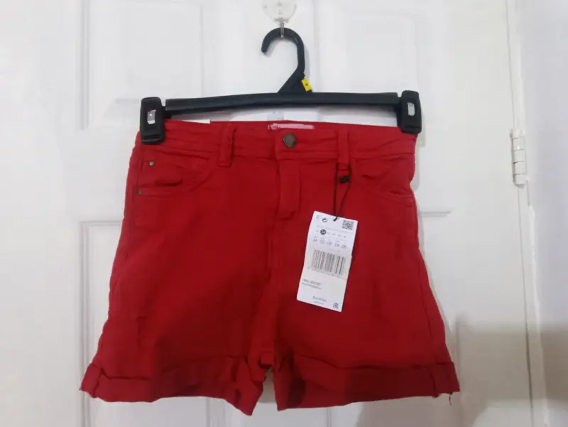 Shorts rojos de mezclilla para mujer - 2