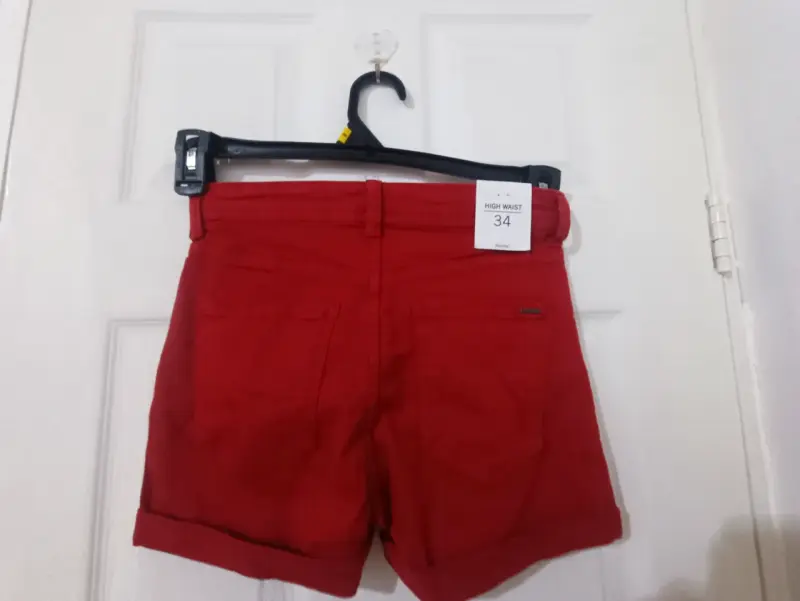 Shorts rojos de mezclilla para mujer - 4